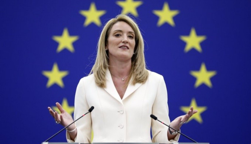 Avrupa Parlamentosu'nda ipi Maltalı kadın başkan göğüsledi