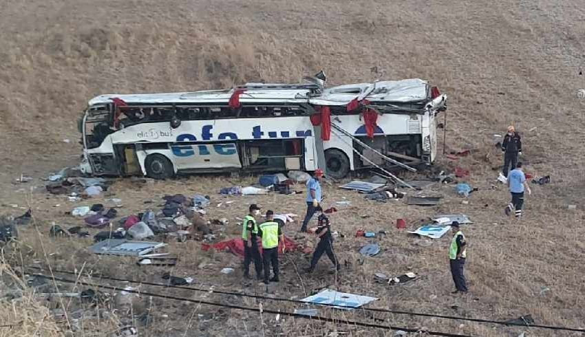 Balıkesir'de korkunç kaza otobüs devrildi, 15 kişi hayatını kaybetti